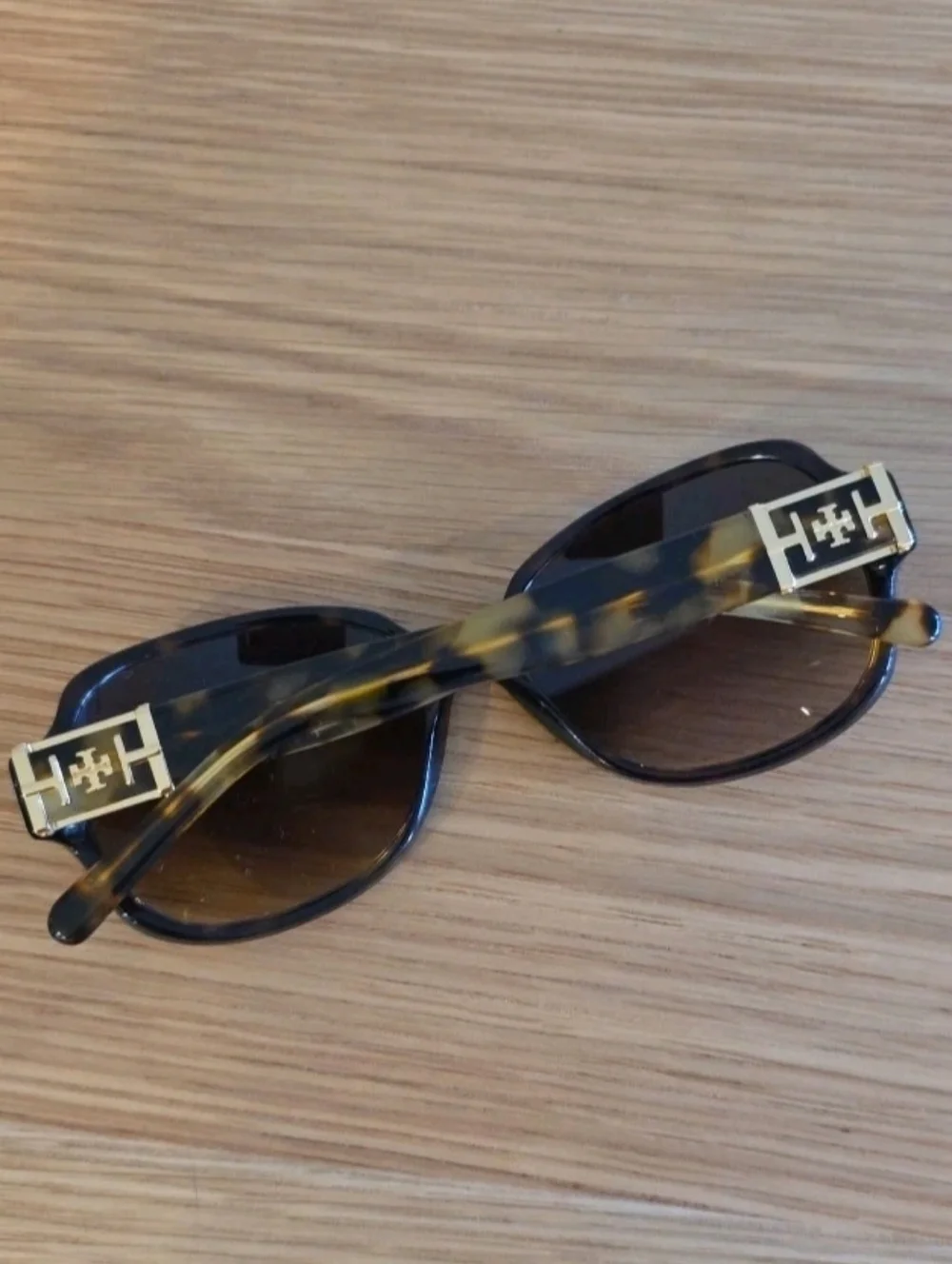 Tory Burch TY7073 sunglasses featuring a brown tortoise shell frame .